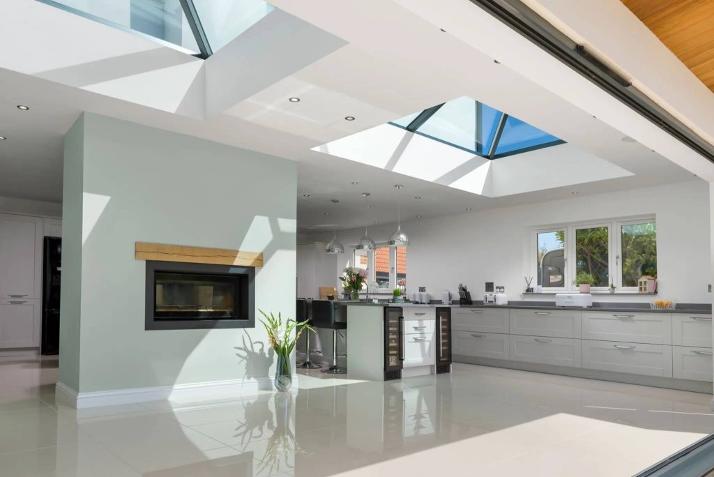 This image features a Korniche roof lantern above a modern kitchen, providing abundant natural light. The lantern enhances the kitchen’s design with sleek lines and an open, airy atmosphere, in line with the page’s emphasis on stylish and functional roof lanterns.